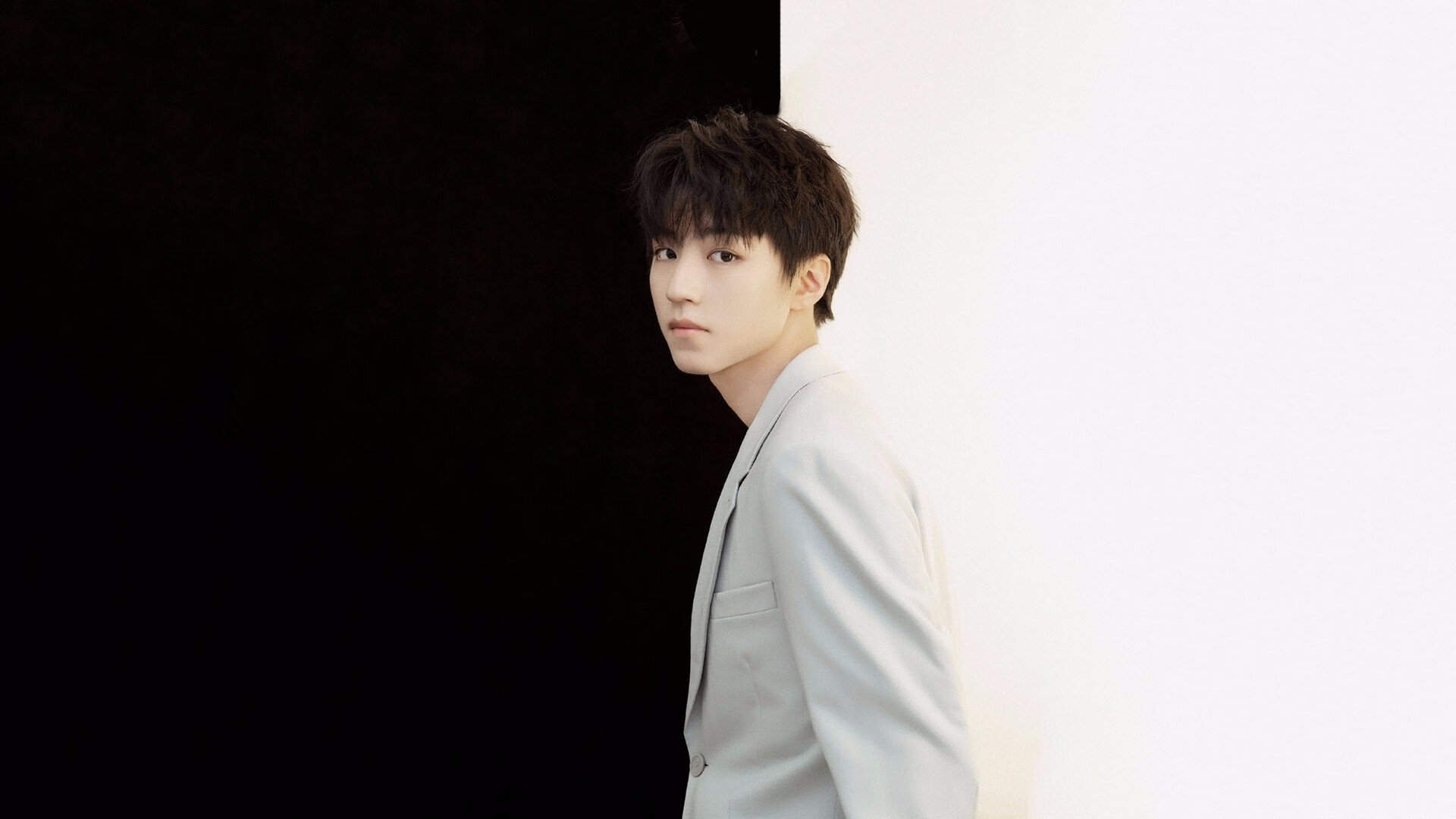 爱游戏下载-羽毛球新人选拔赛展现新秀风采，羽毛球参赛选手